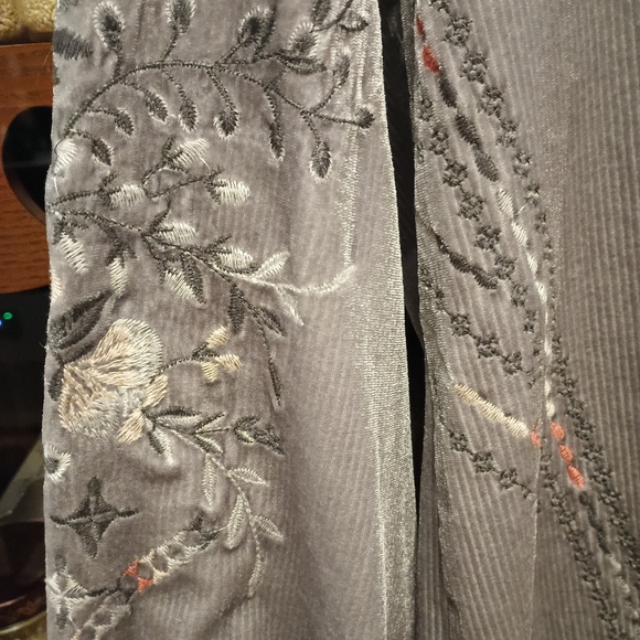 Kate&Sam Ribbed Silver Velvet Top - Picture 2 of 3